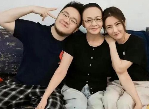 学生娱乐吃瓜热潮持续升温,喵姐视频大全成休闲新宠,幕后吃瓜故事引发关注