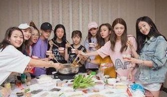 吃瓜表情的幽默密码:娱乐圈最新吃瓜姿势揭秘